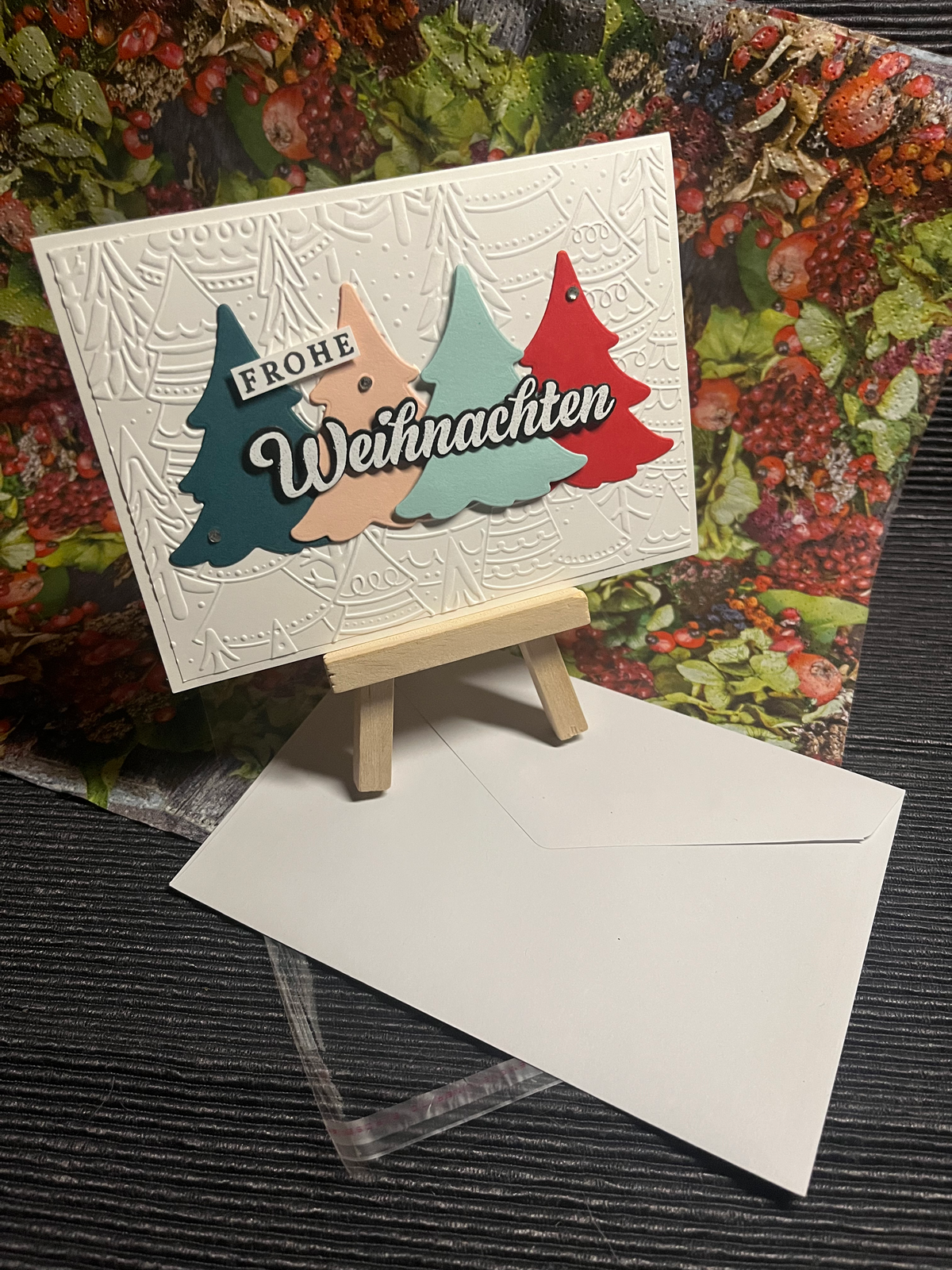 Weihnachtskarte "Farbenfrohe Tannenbäume"