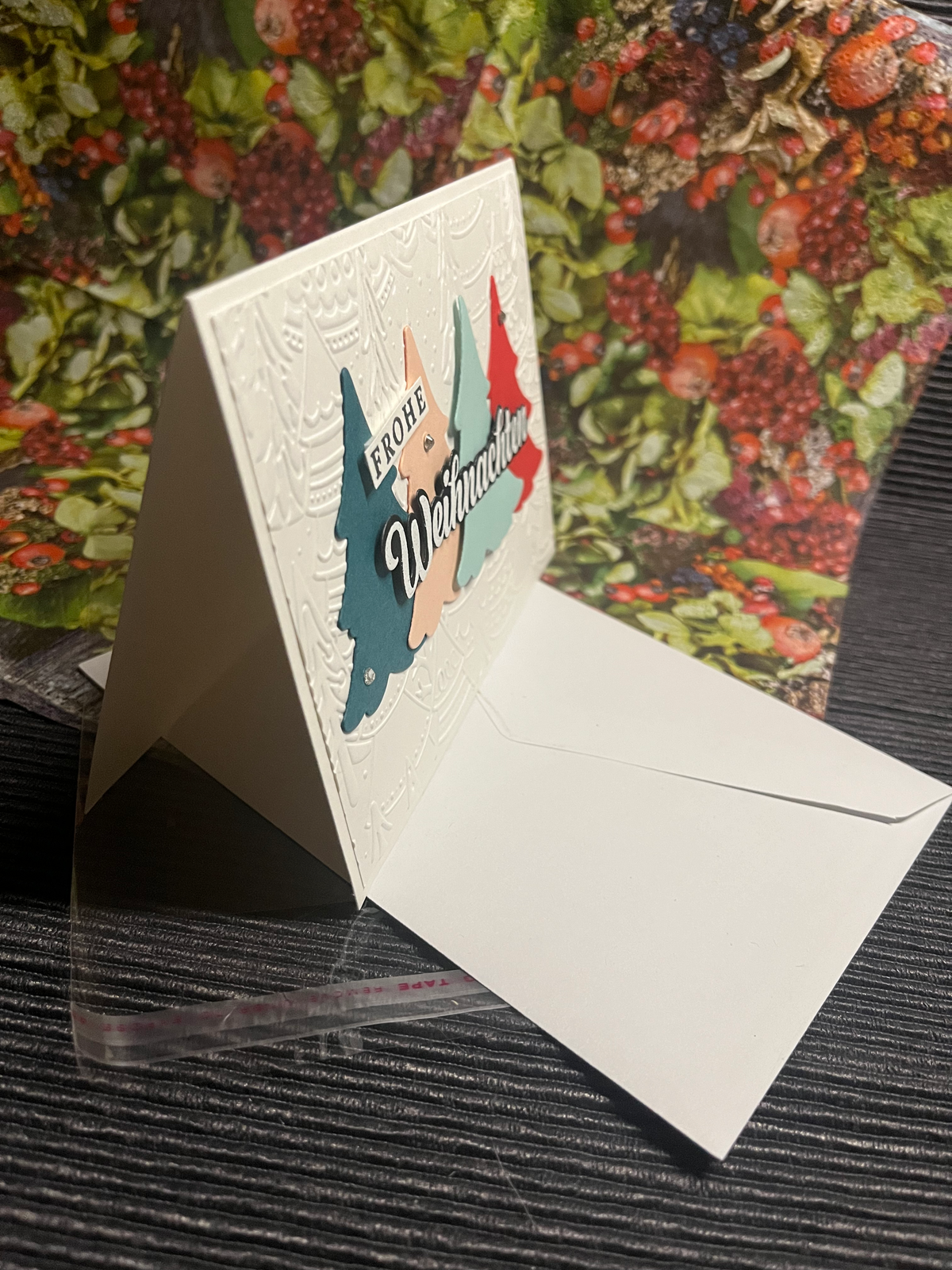 Weihnachtskarte "Farbenfrohe Tannenbäume"