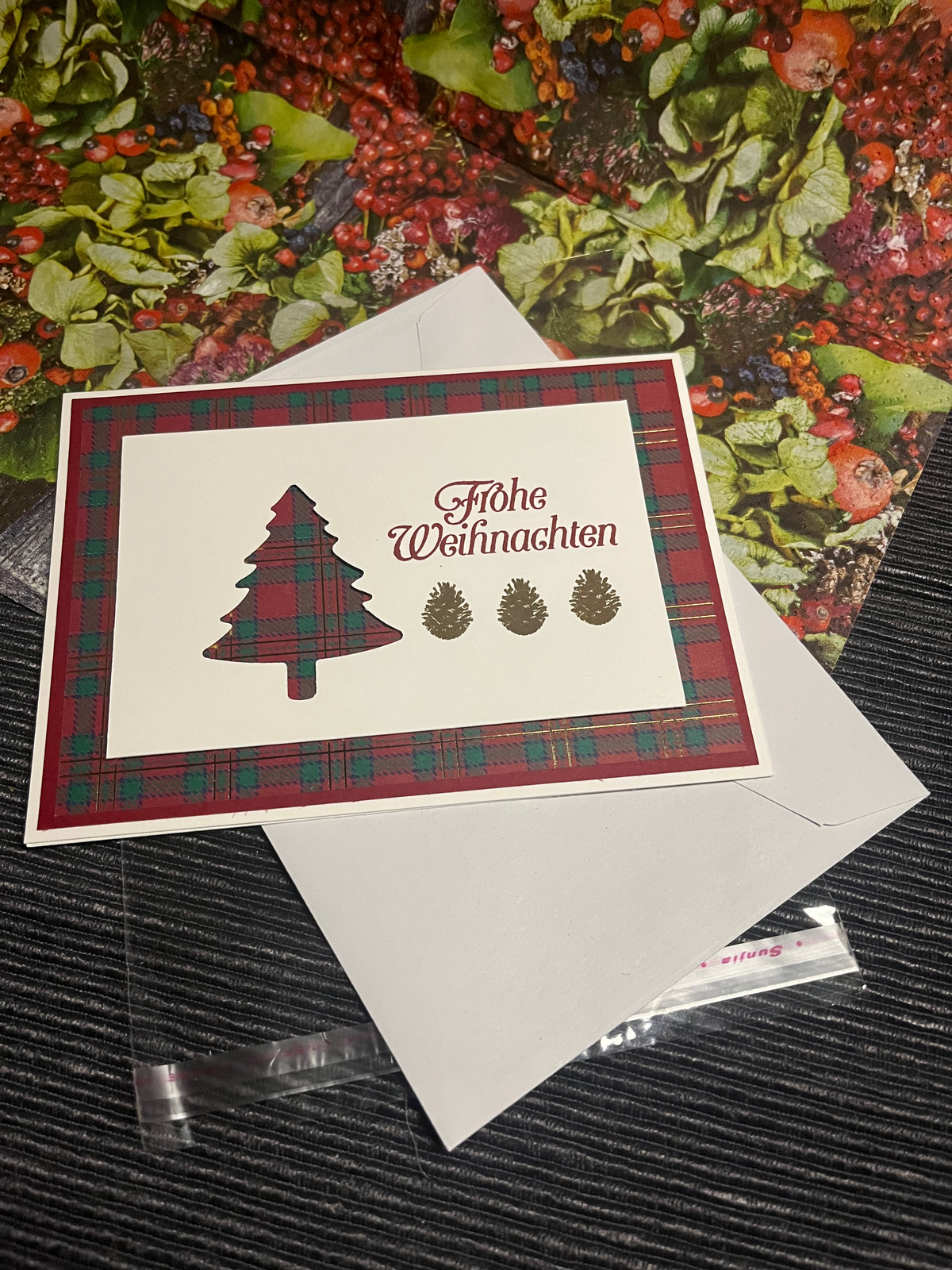 Weihnachtskarte "Tanne und Karos"